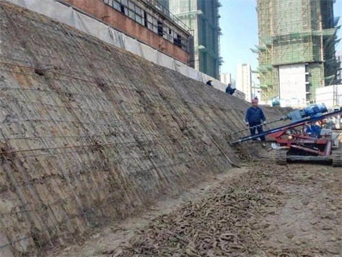 六枝特区建筑边坡支护